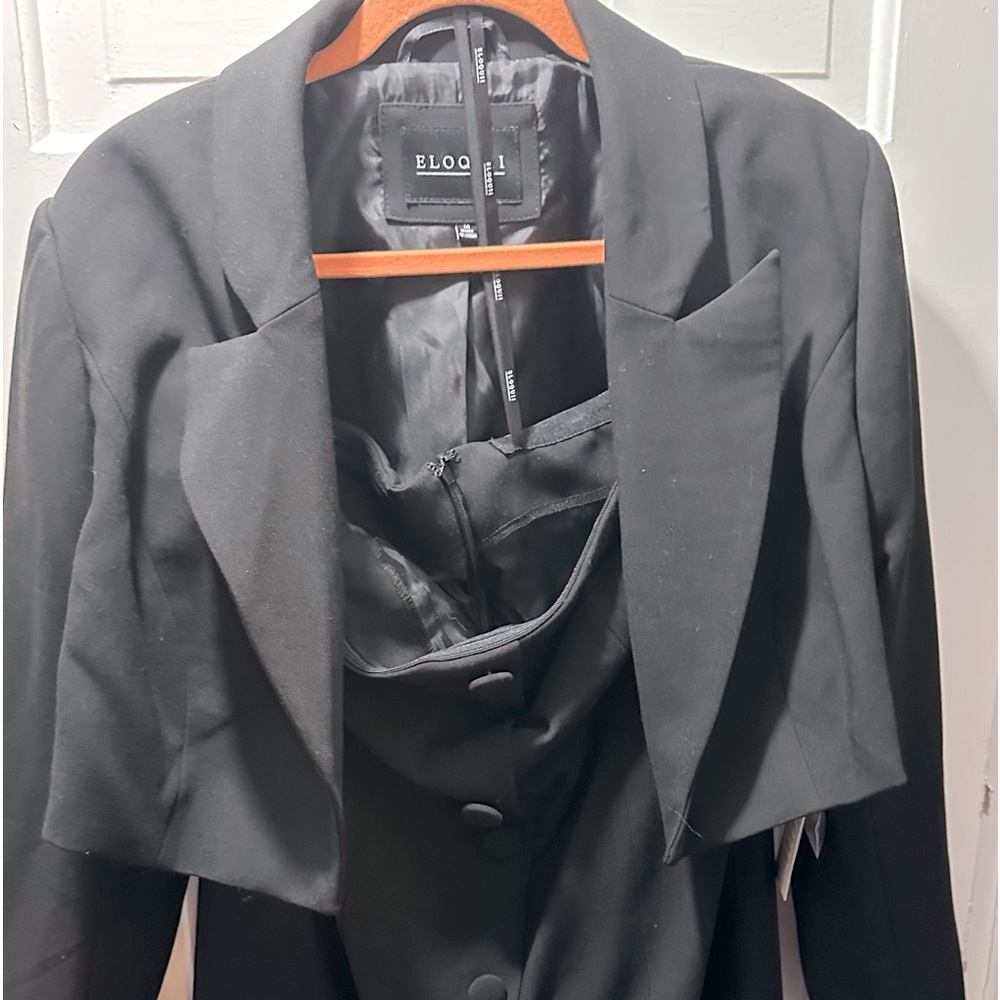 Beautiful Eloquii Two-piece suit with cropped jacket and button down skirt